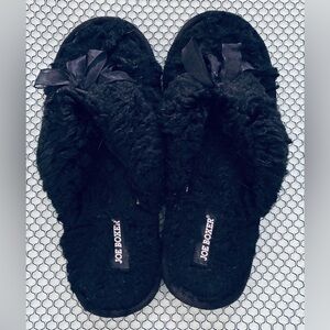 Joe Boxer Women's Black Plush Slippers